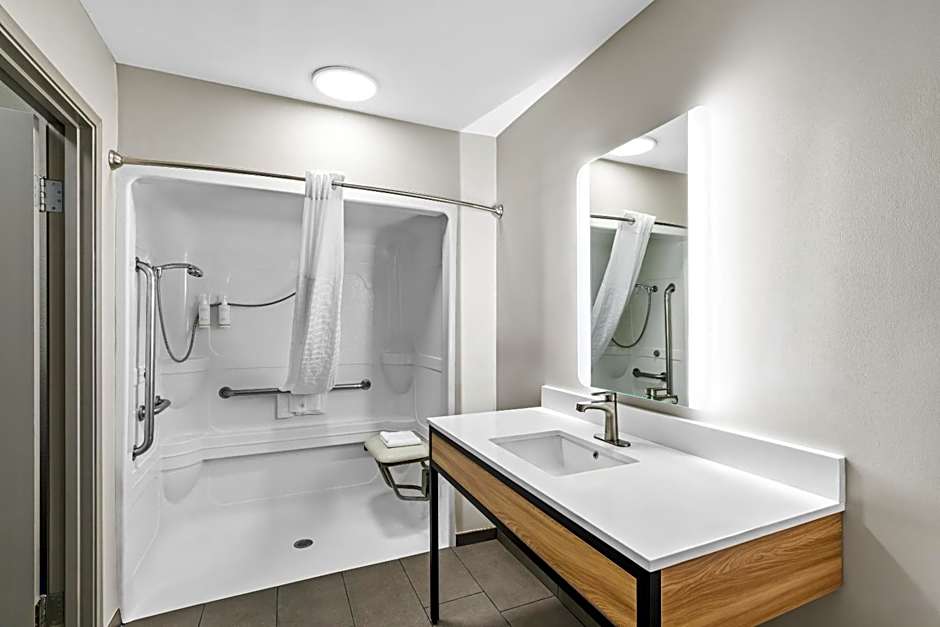 Days Inn & Suites by Wyndham Union City