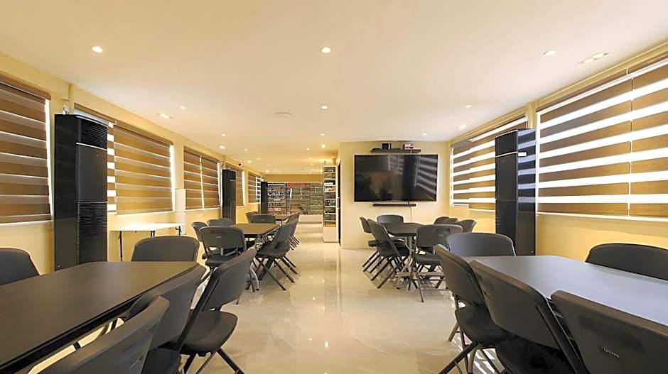 RedDoorz @ EDSA Pasay