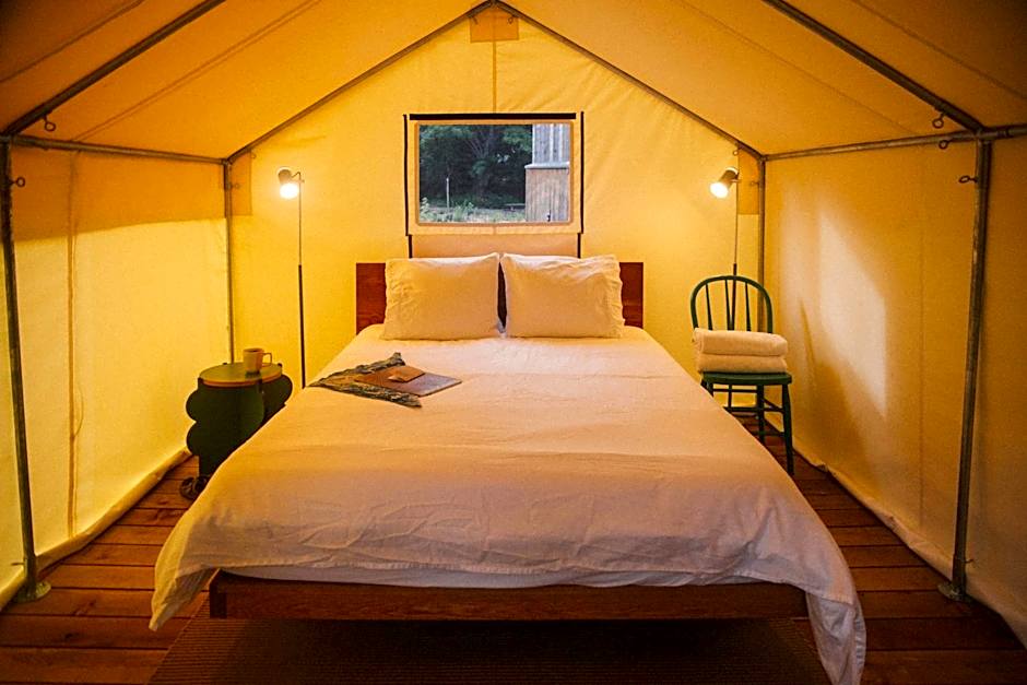 Johnson's Beach Cabins and Campground