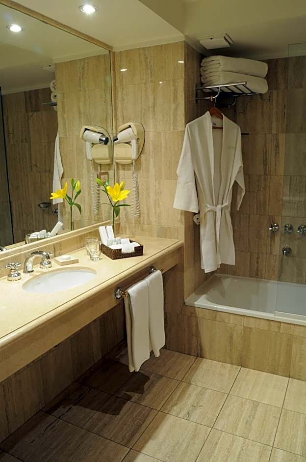 Loi Suites Recoleta Hotel