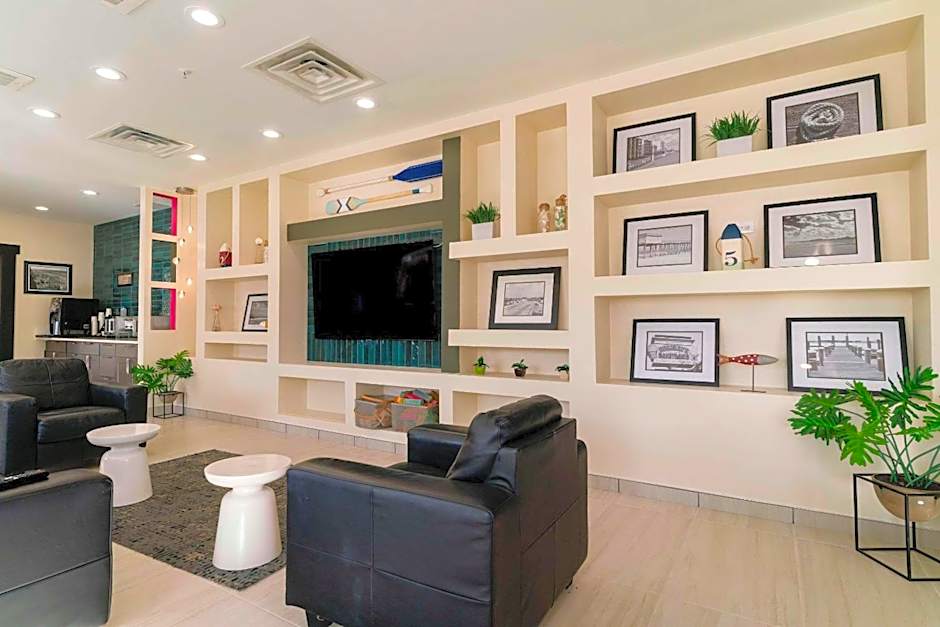 Gateway Hotel & Suites, an Ascend Hotel Collection Member