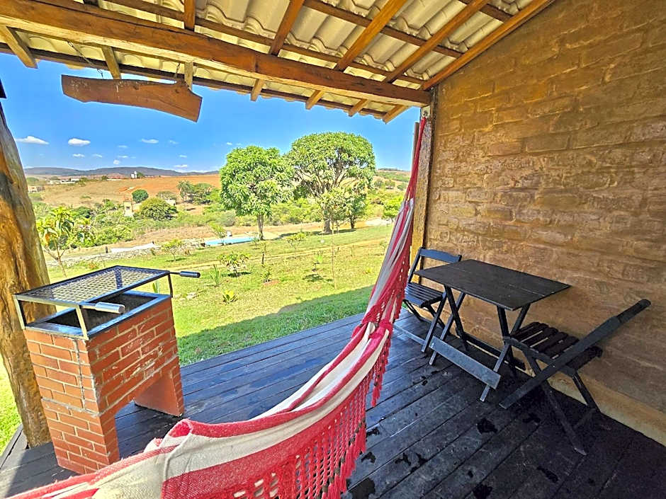 Chalés Vila Carrancas - Ao lado do centro com piscina, cozinha completa e muita tranquilidade