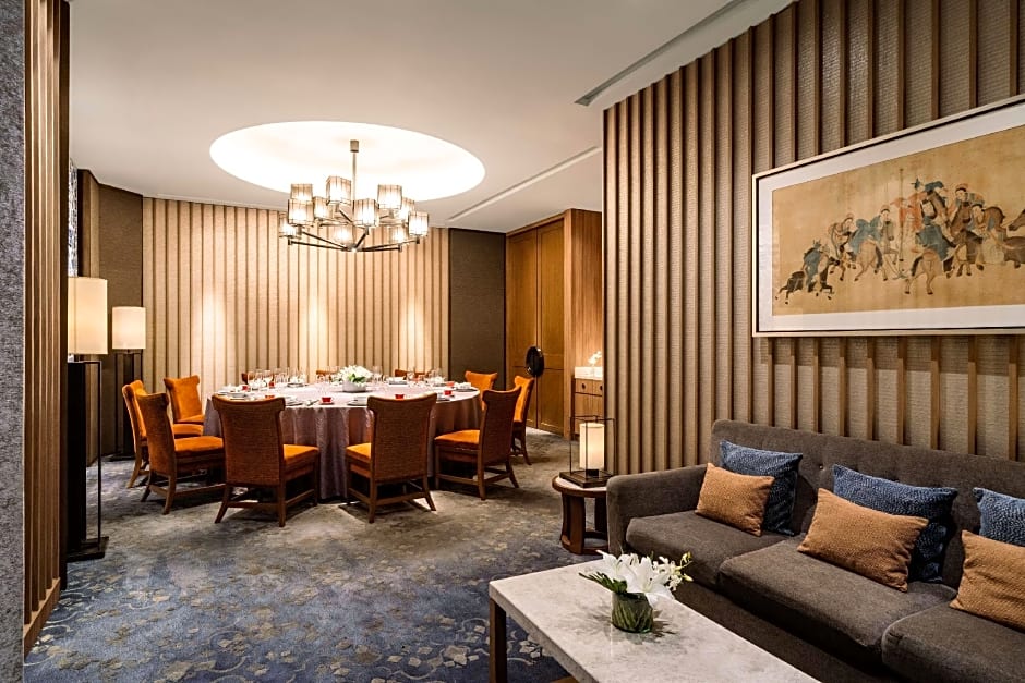 Edsa Shangri-La Manila