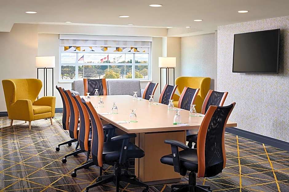 Holiday Inn & Suites Oakville at Bronte By IHG