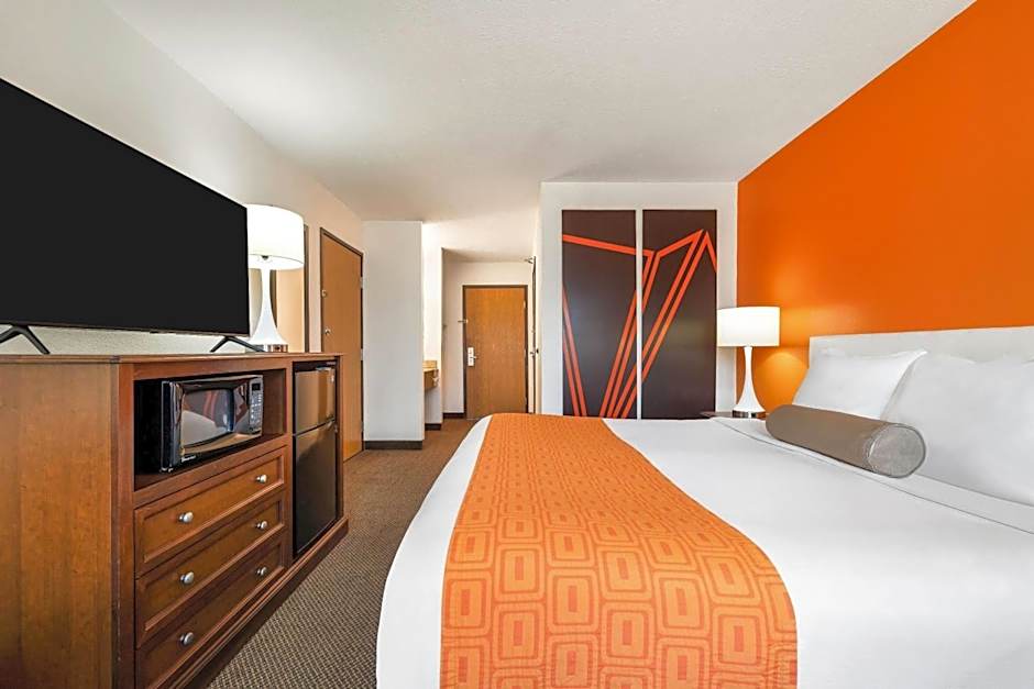 Howard Johnson Hotel & Suites by Wyndham Oacoma