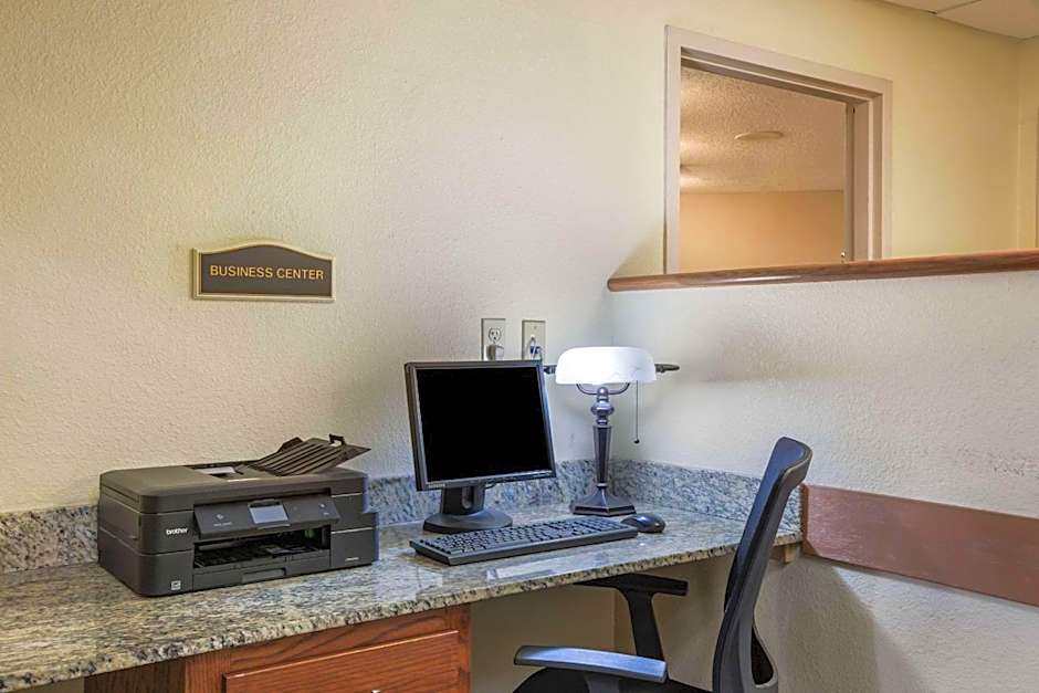 Quality Inn & Suites Lawrence - University Area