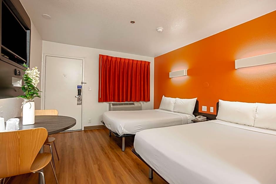 Motel 6-Temecula, CA - Historic Old Town