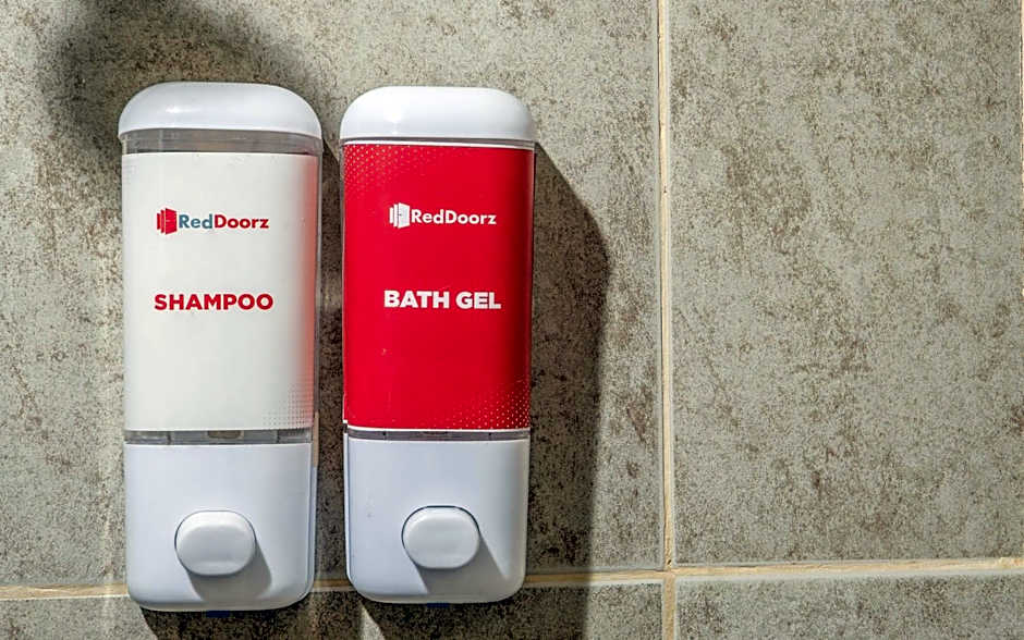 RedDoorz Plus near Rizal Junction