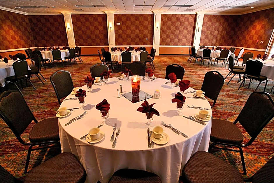 DoubleTree By Hilton Suites Tucson Airport