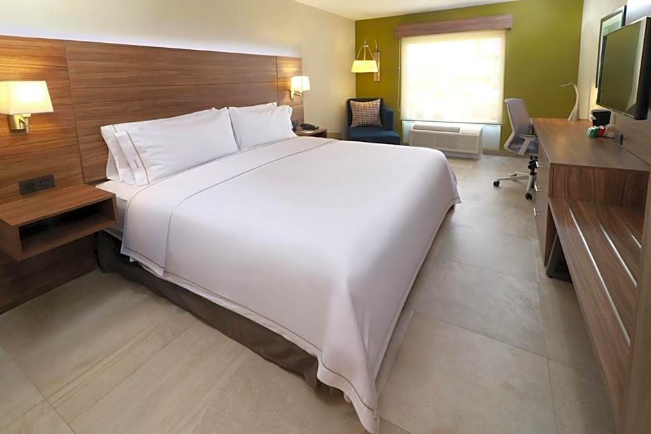 Holiday Inn Express & Suites Guadalajara Aeropuerto By IHG