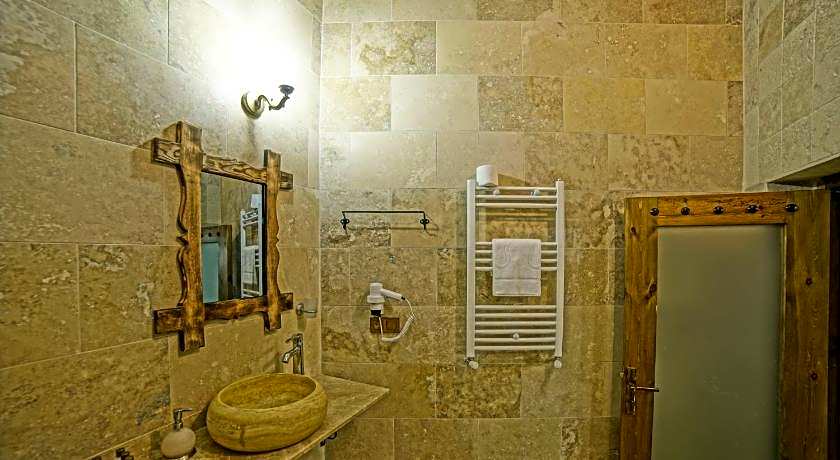 Risus Cave Hotel