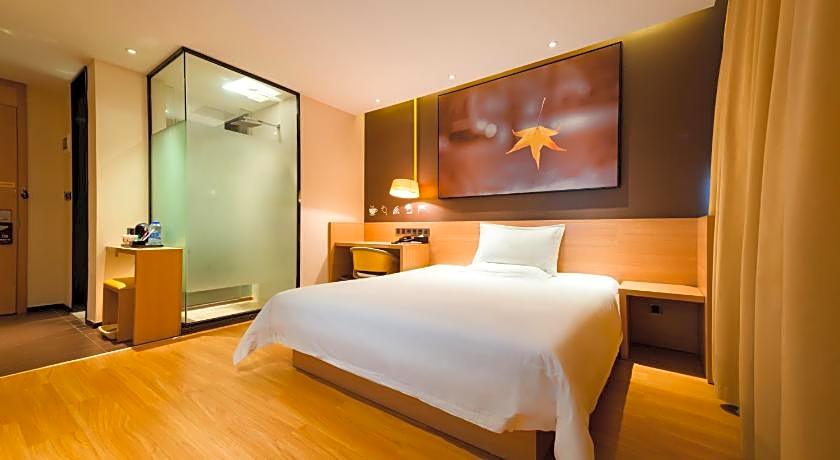 IU Hotel Xian Xijing Hospital Tonghua Gate Subway Station Branch