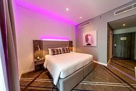 Double Room - Non Smoking - Drop off to Public Beach and Metro