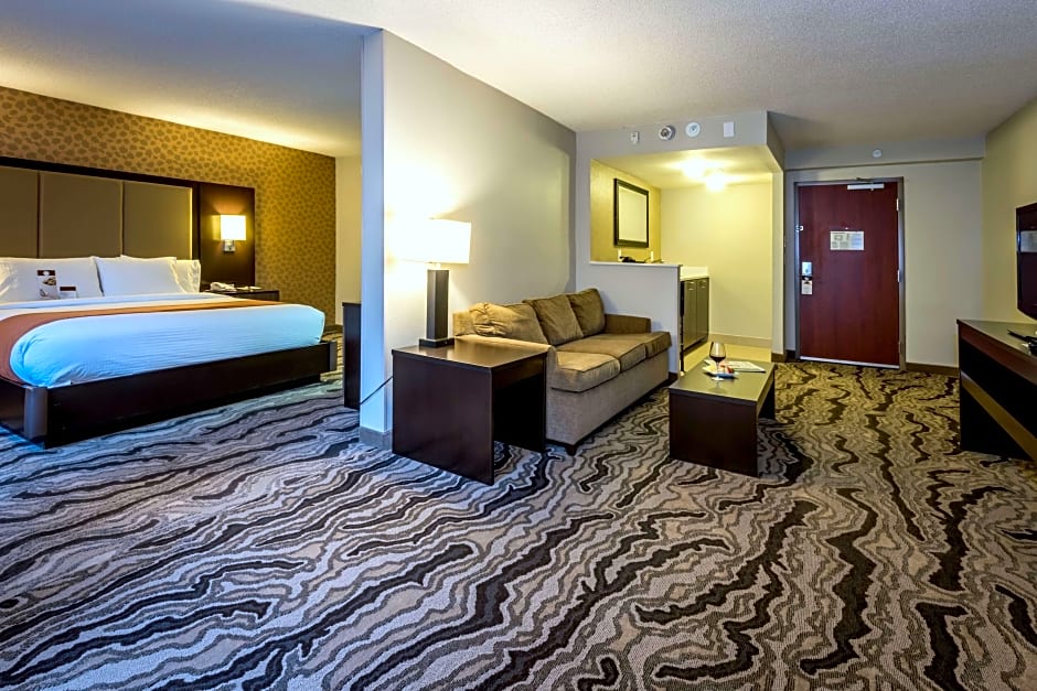 Photo 1 of 5 of Junior 1 King Bed Suite, Corner