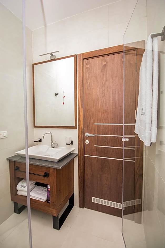 Hotel Bograd - Apartments & Lounge Station