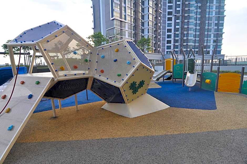 Kenwingston Square Garden By IdealHub