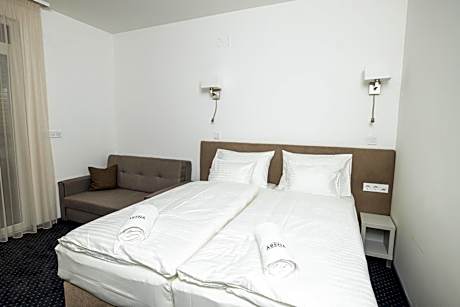 Queen Room with Spa Bath