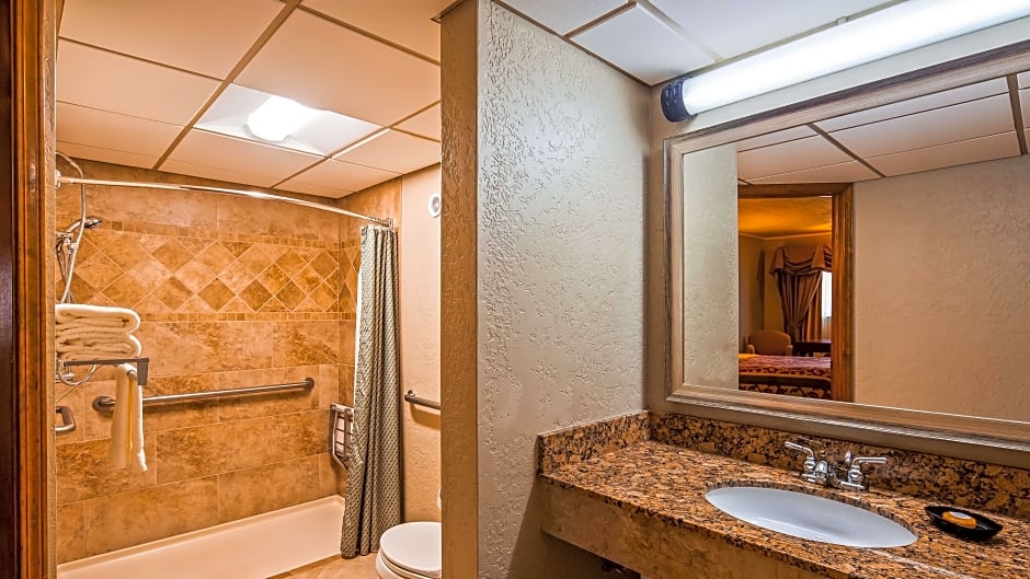 Photo 1 of 12 of 1 King Bed, Mobility Accessible, Roll in Shower