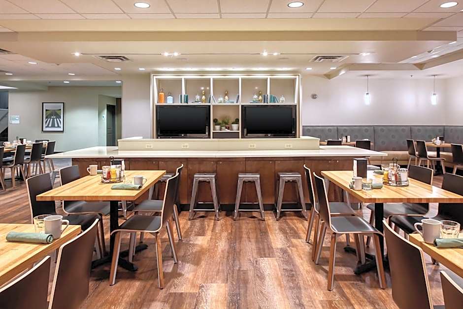 Holiday Inn & Suites Atlanta Airport North By IHG