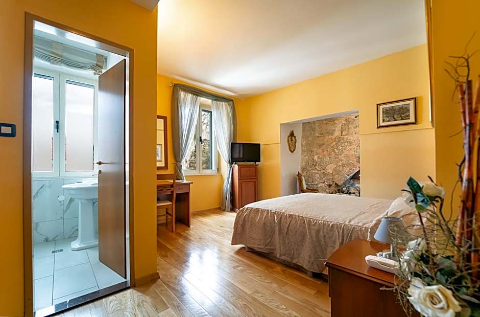 Hotel Peristil