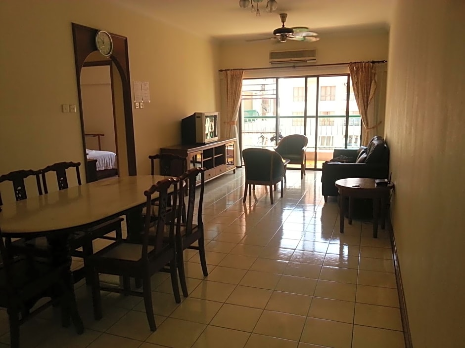 Homestay Marina Court