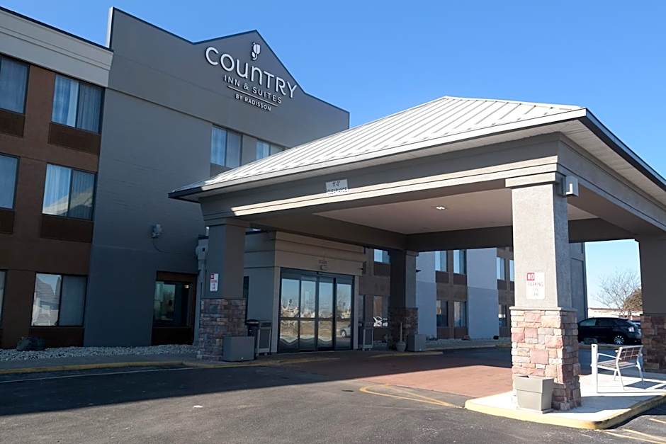 Country Inn & Suites by Radisson, Mt. Pleasant-Racine West, WI
