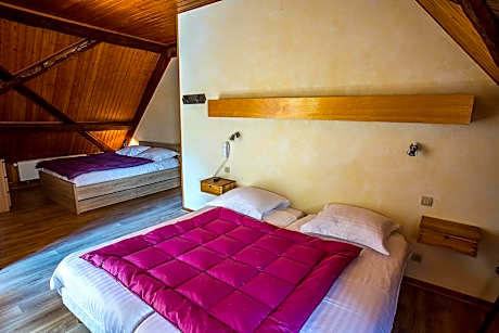 Family Room (2 Adults + 2 Children)