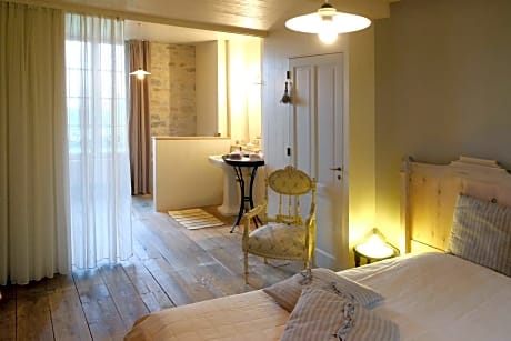 Deluxe Double Room with Shower