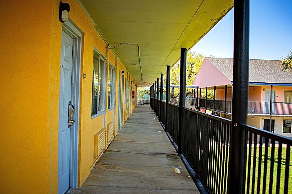 Super 8 by Wyndham Biloxi at the Beach