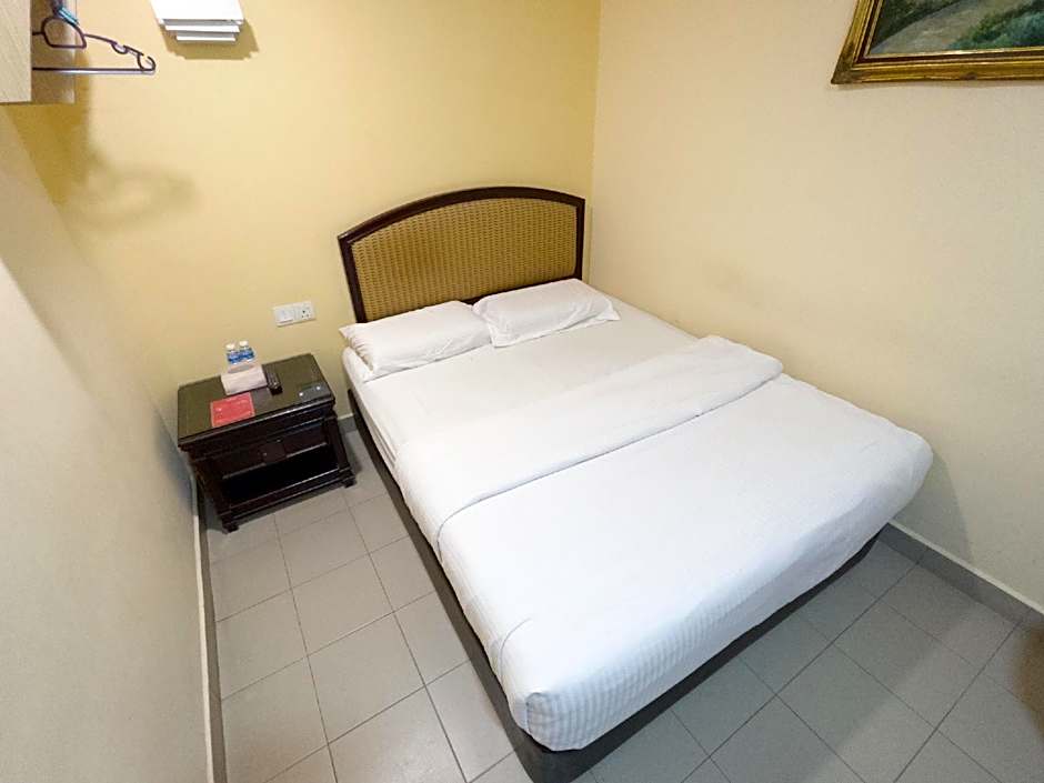 Photo 1 of 4 of Standard 1 Queen Bed