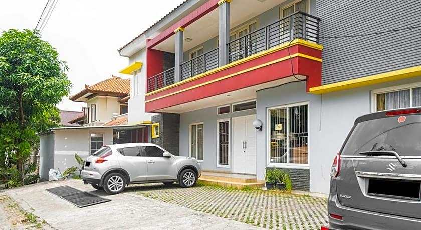 RedDoorz near Siloam Karawaci 3