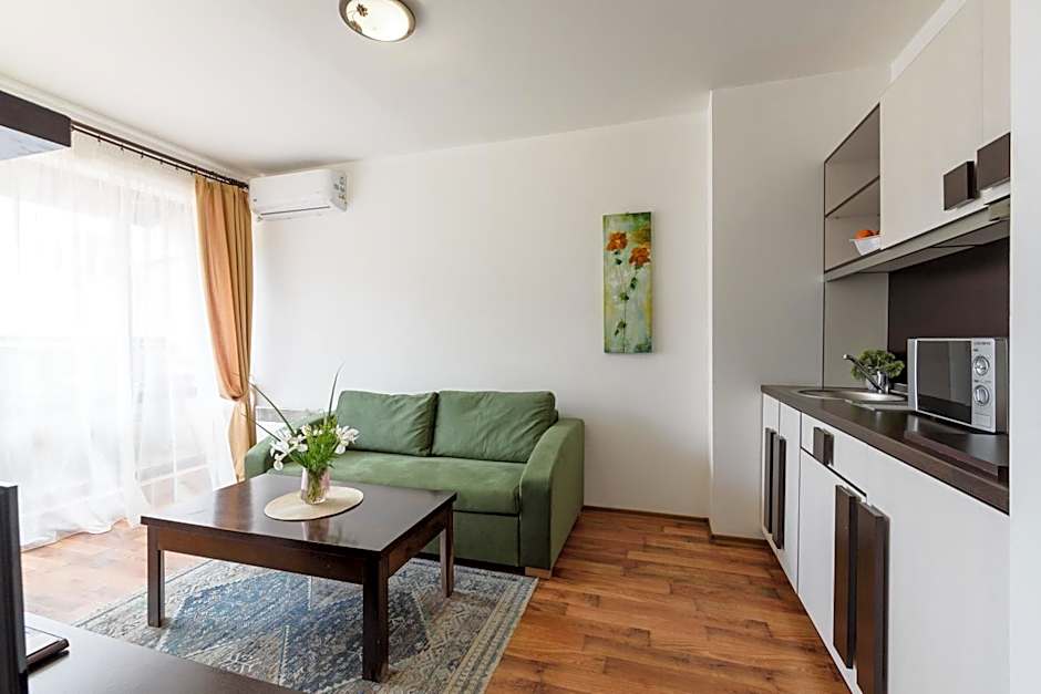 Grand Royale Apartment Complex & Spa