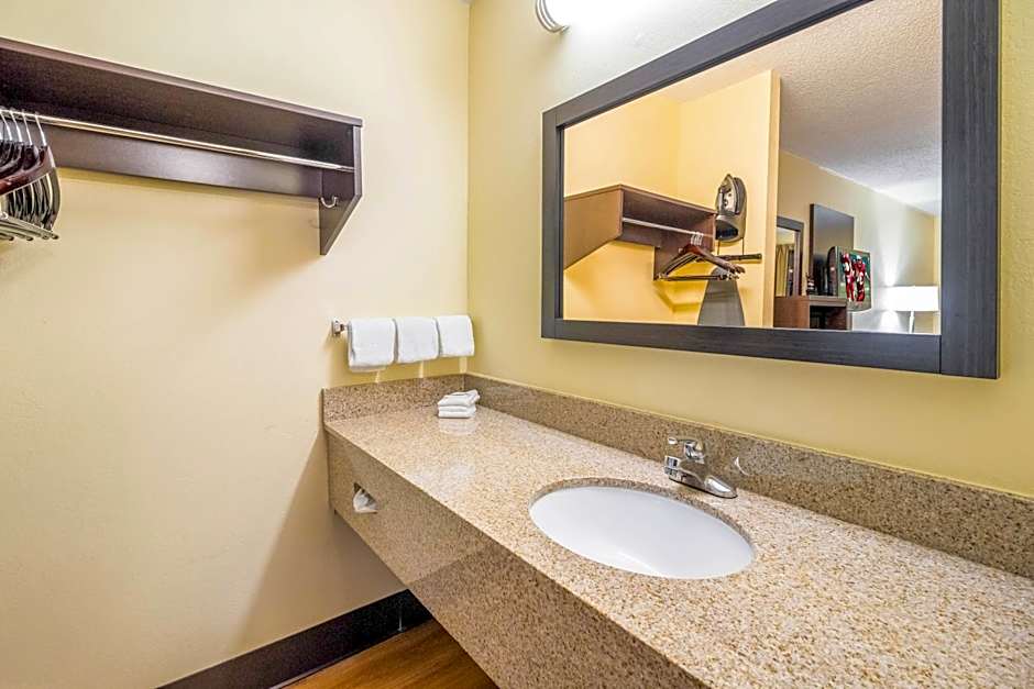 Red Roof Inn Clarksville