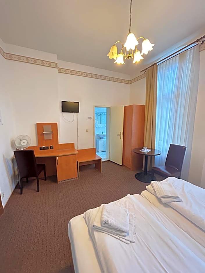 Hotel Adam