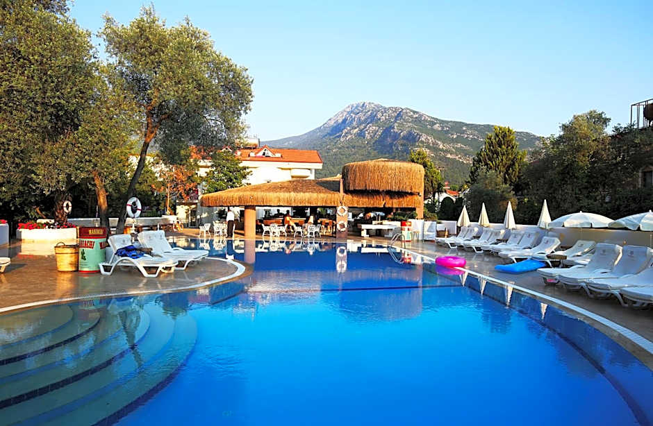 Pinehill Hotel & Suites