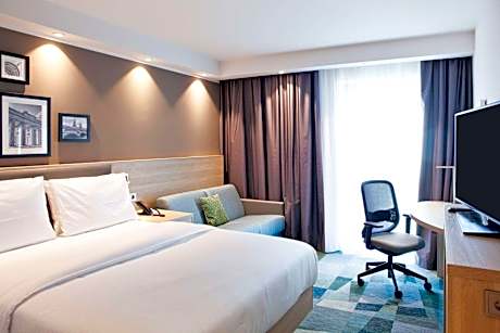 Queen Room with Sofa Bed - Non-Smoking
