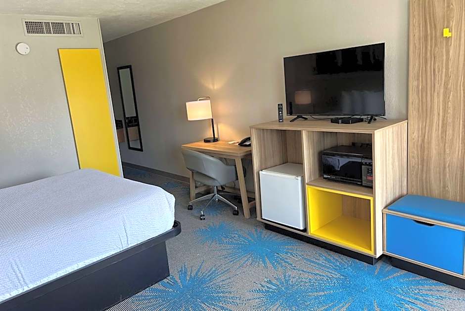 Days Inn by Wyndham Hays