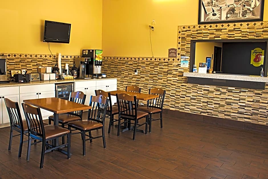Super 8 by Wyndham Abilene KS