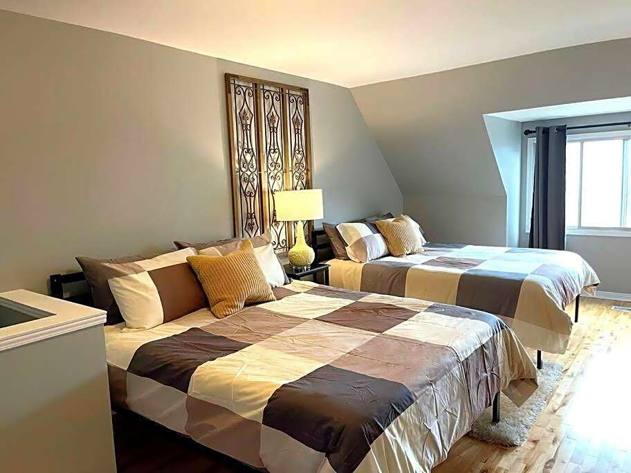 Superb Spacious Loft Old Toronto near Distillery District