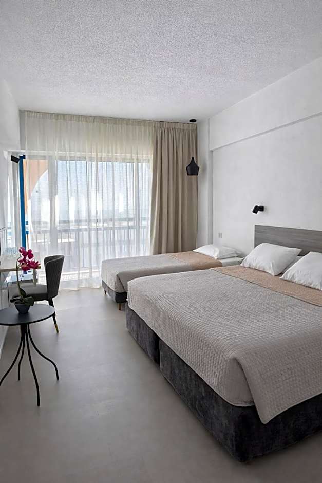 Navarria Hotel