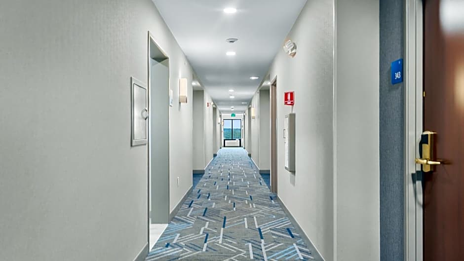 Holiday Inn Express Hotel & Suites Manchester - Airport By IHG