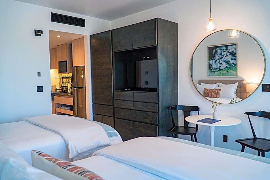 Flamboyan Hotel & Residences