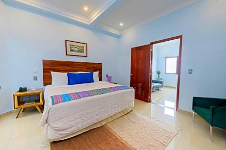 Deluxe Queen Suite