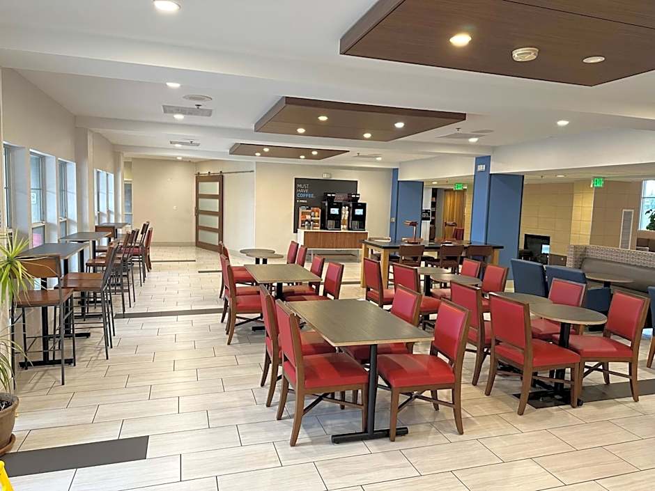 Holiday Inn Express & Suites Tracy By IHG