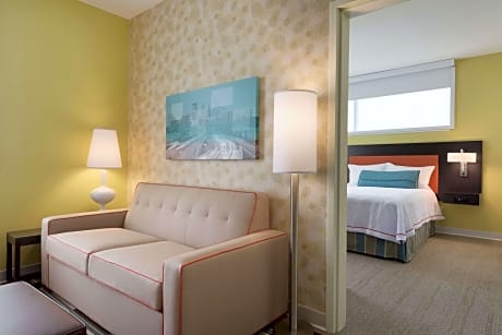 1Queen Accessible Bathtub Suite Nonsmoking