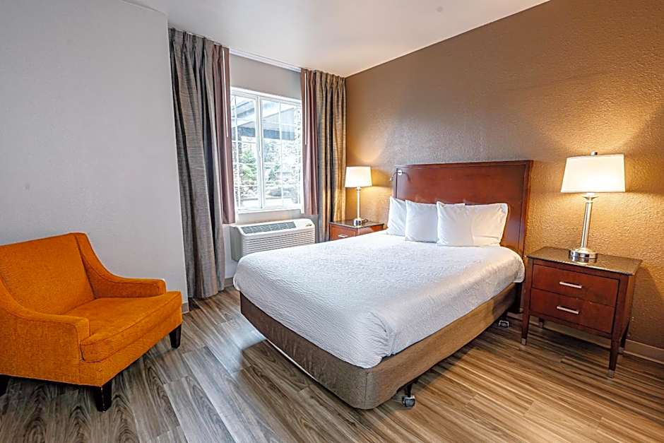 The Ashley Inn & Suites