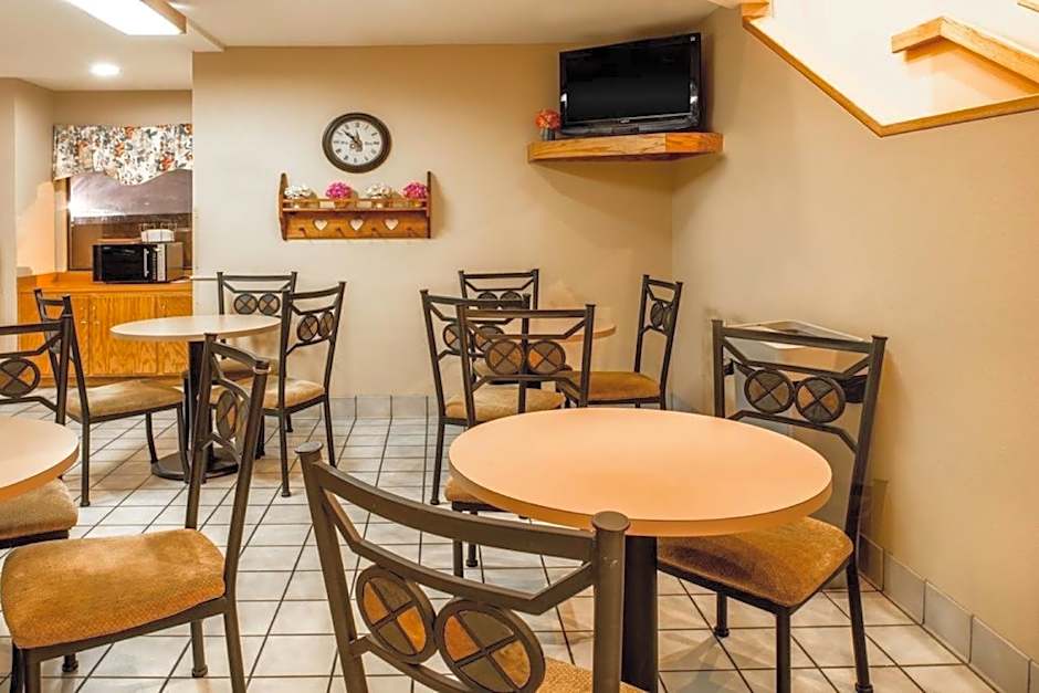 OYO Hotel Lincoln Airport NE, Hwy 80 – Lincoln, NE