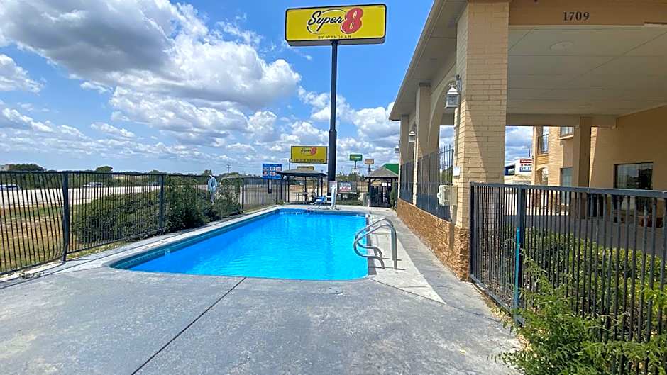 Super 8 by Wyndham Decatur Texas