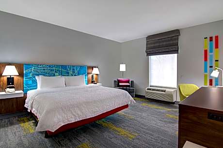 1 KING BED STUDY WITH SOFABED NONSMOKING HDTV/FREE WI-FI/HOT BREAKFAST INCLUDED WORK AREA