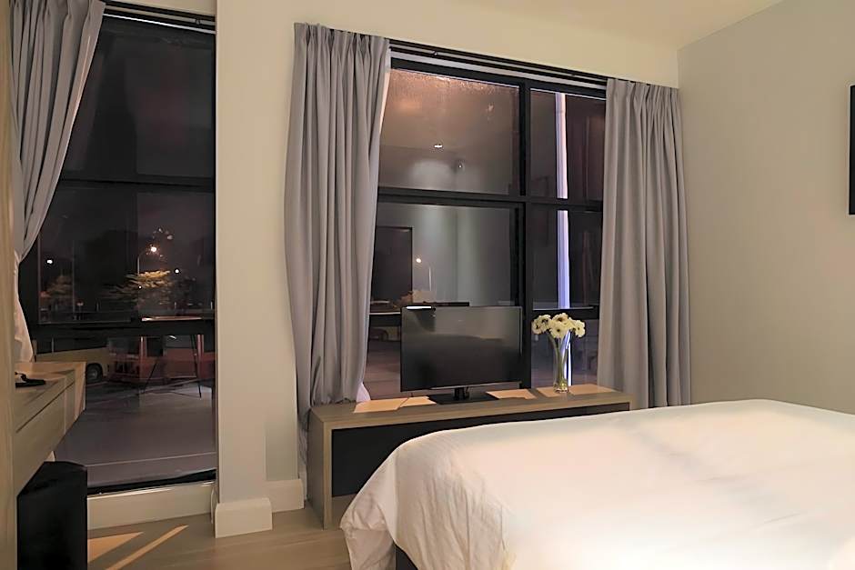 I Am Jazz Hotel